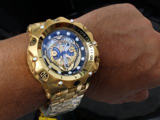 Porque el reloj va en la mano izquierda hot sale